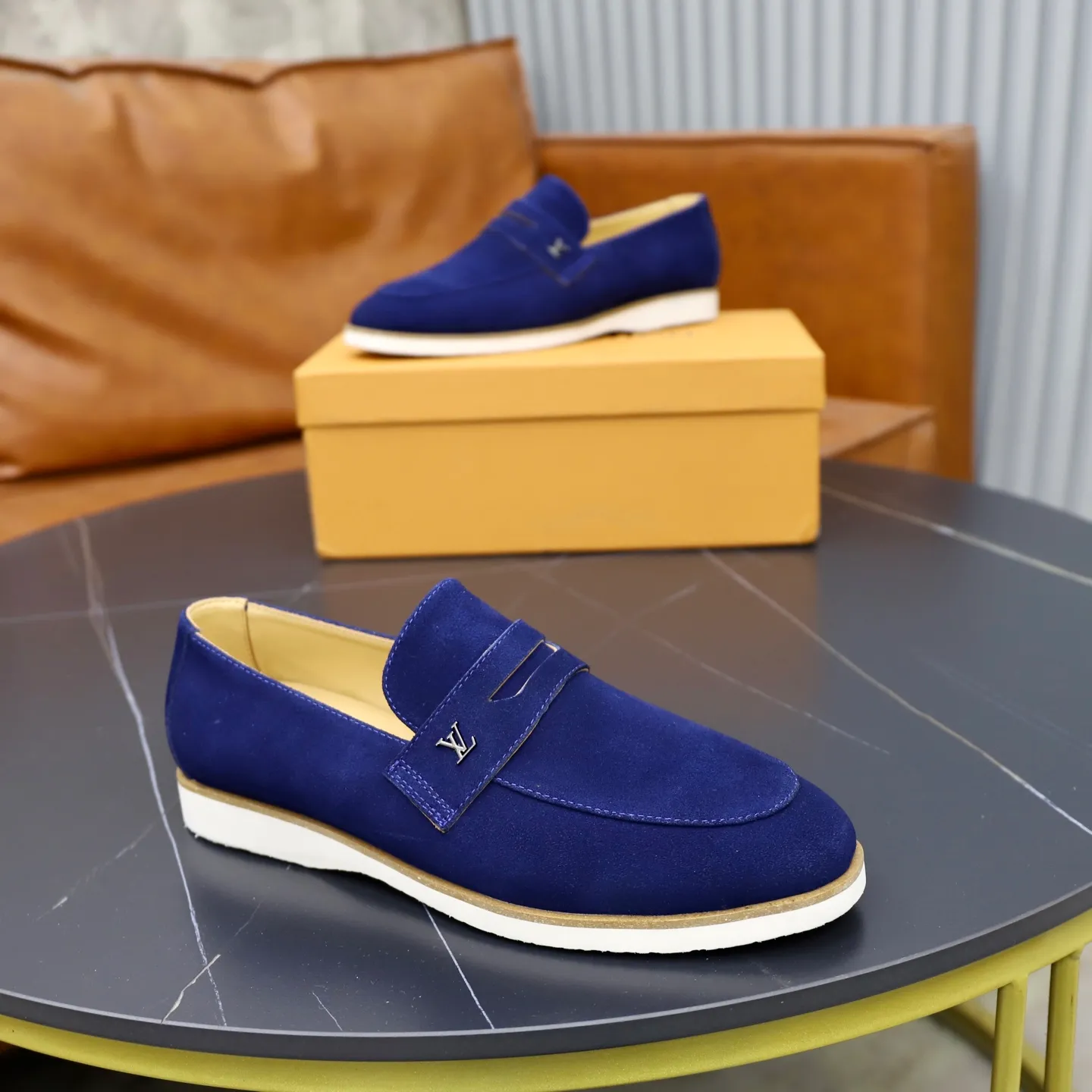 Ex-factory price: 442💰🙅‍♂️🙅‍♂️🙅‍♂️ Brand: LV Louis Vuitton Standard code: 38-44 (45 customized) Grade: Same as the official website Material: Original cow suede material stitching Comfortable and breathable cowhide lining Lightweight wear-resistant foam outsole Style category: Men's fashionable casual shoes Running sports shoes Distinguished luxury brand elements Top luxury color: actual picture color